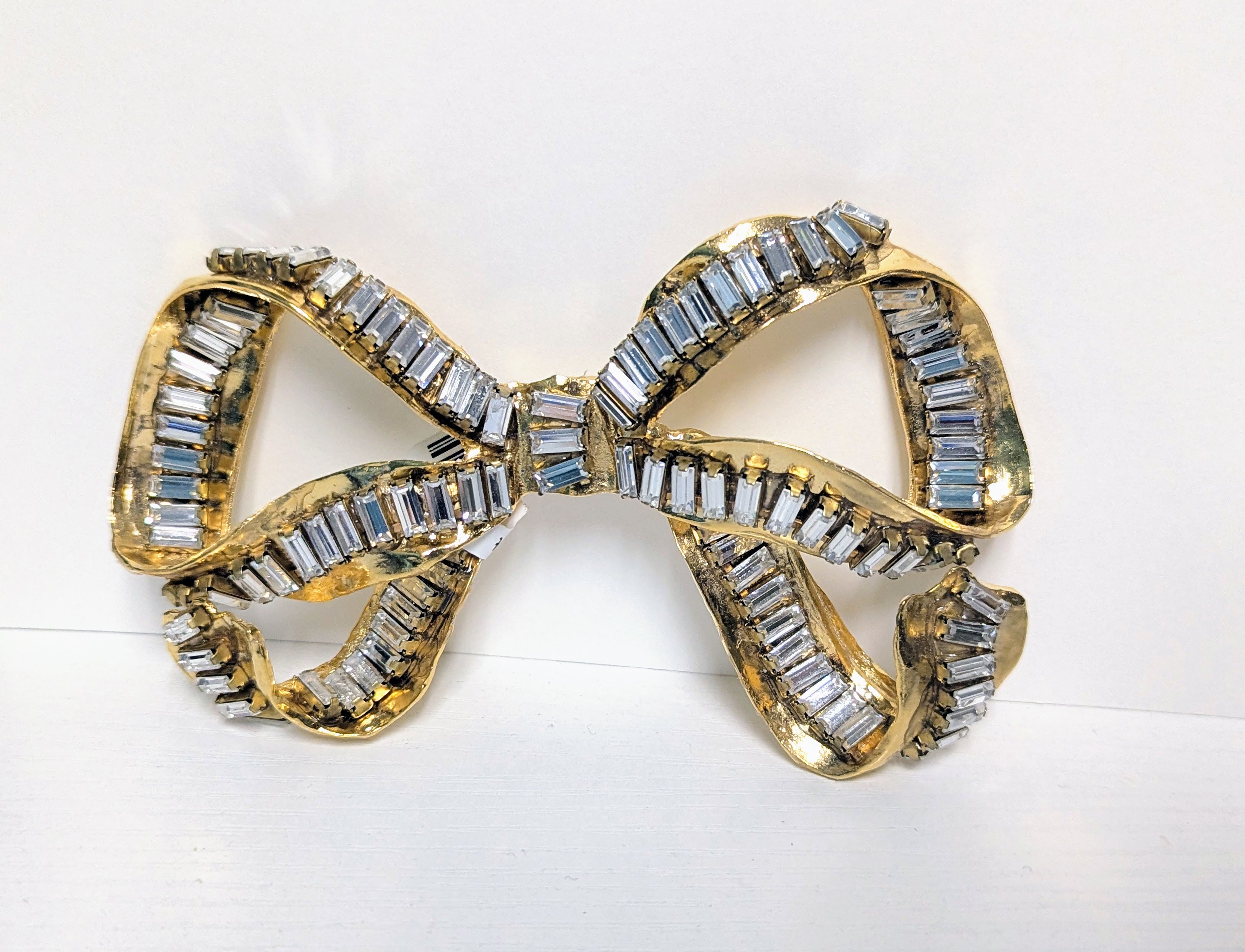 Deluxe Bow Baguette Pin