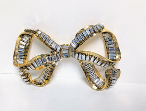 Deluxe Bow Baguette Pin